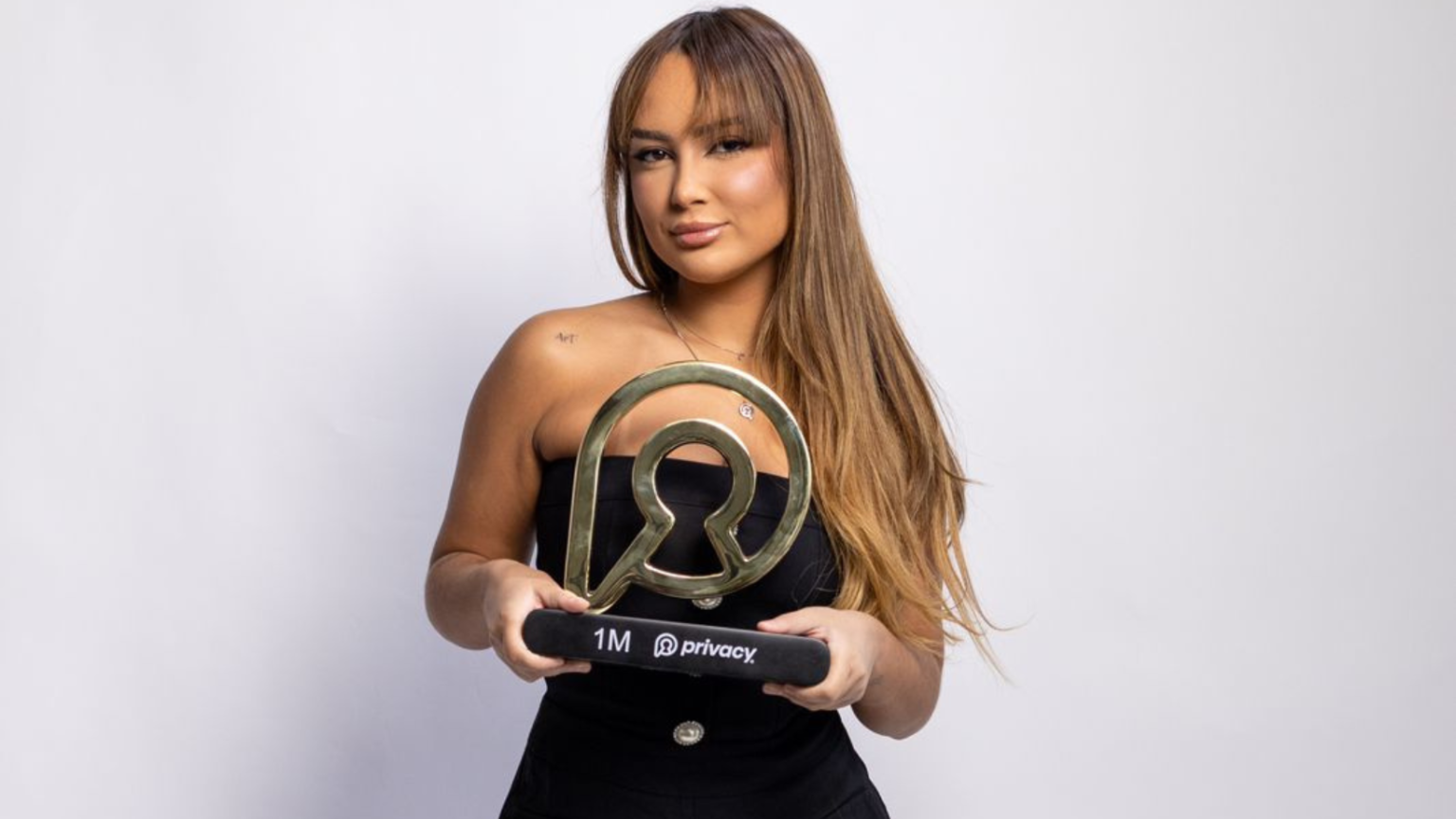 Avec un parcours marqué par l’innovation, Emily Ferrer se démarque comme une créatrice de contenus diversifiés dans le monde numérique Emily Ferrer