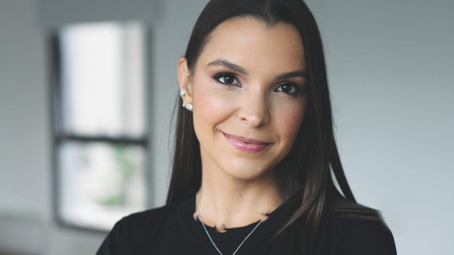 Júlia Munhoz révèle les secrets d’Instagram dans un nouveau livre sur le marketing numérique Júlia Munhoz