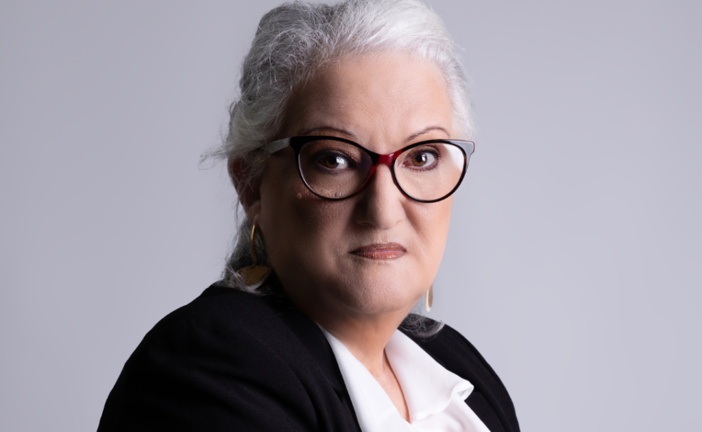 Maria Tereza Alvim aborde les tragédies familiales et la maltraitance des enfants dans un nouvel ouvrage Maria Tereza Alvim (Magenta Studio)