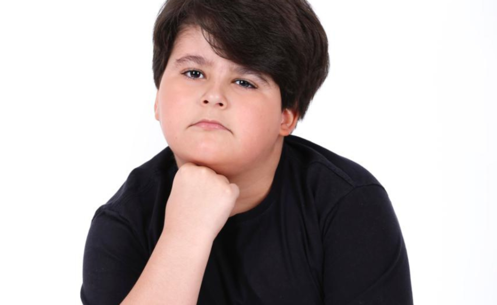 Theo Radicchi parle de son expérience en tant que Rui Nogueira dans « A Caverna Encantada » sur SBT