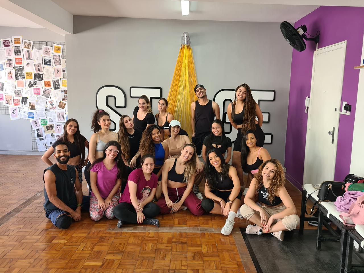 Mariana Oliveira avec les élèves de Stage