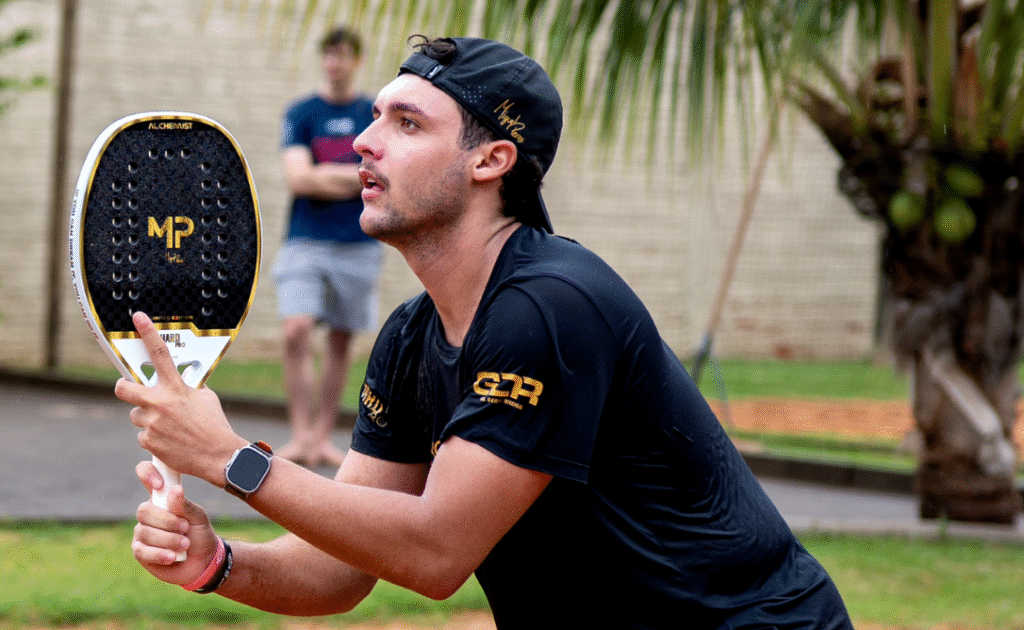 Miguel Peres, « l’alchimiste du beach tennis », transforme le talent et la discipline en succès mondial dans ce sport Miguel Peres