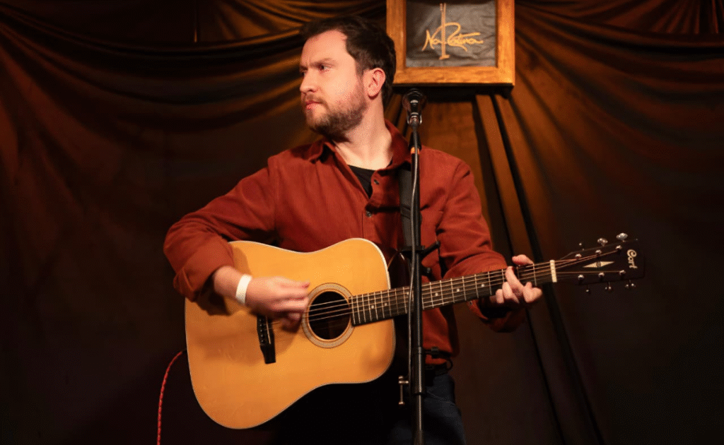 Pedro Vulpe présente « MAYFLY », un voyage musical sur les rêves, le courage et la découverte de soi Pedro Vulpe (Nathalia Lobato)