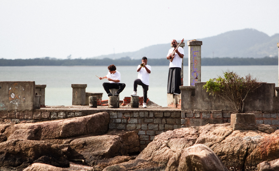 MABI sort un album éponyme et transforme l’improvisation en un manifeste sur la musique afro-brésilienne