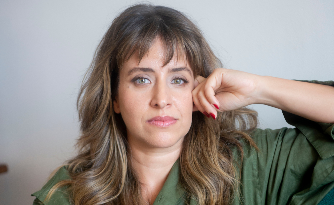 Ana Carolina Sauwen incarne une méchante dans « Cansei de Ser Nerd » et transforme le malaise en langage artistique
