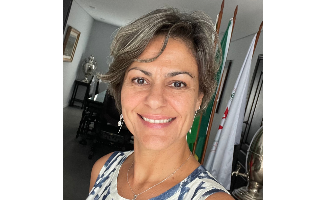 Katia Parente mélange folklore brésilien, fantaisie et mystère dans le roman Fazenda Camélia