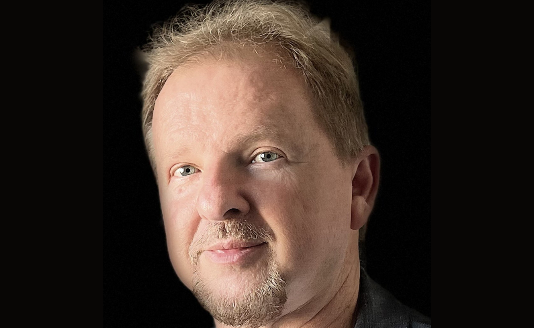 Sergio Riede transforme l’amitié, l’humour et les réflexions sur la vie en un recueil de chroniques