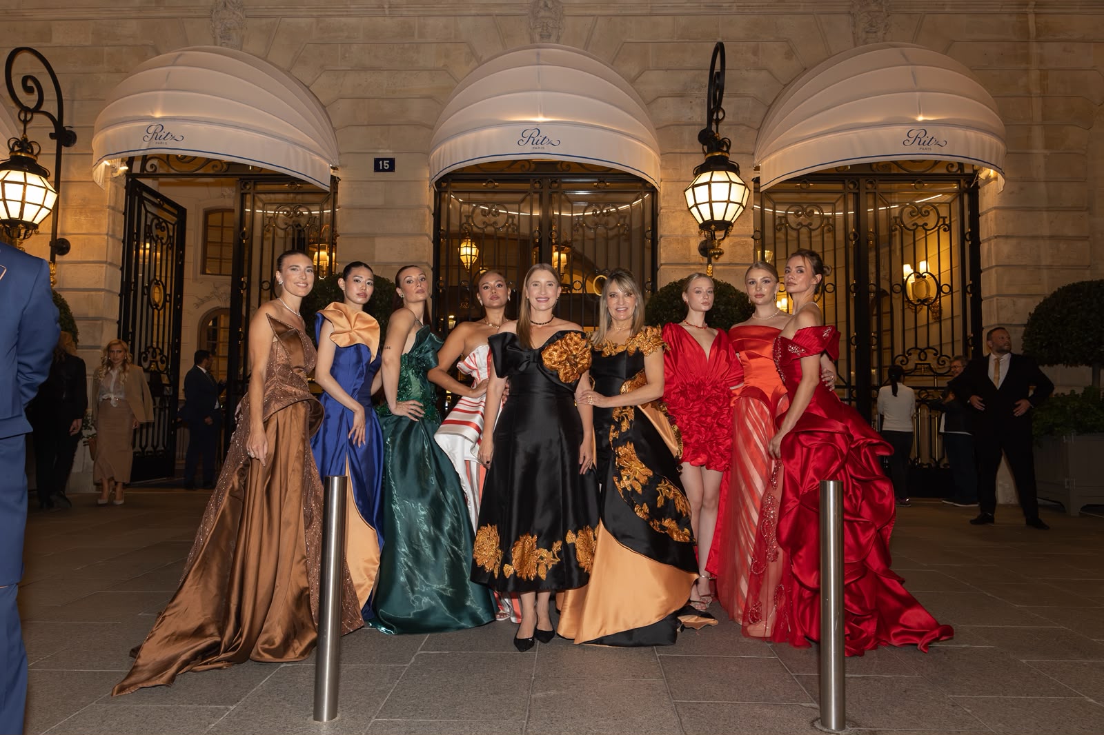 Maïsa Gouveia et Natália Gouveia célèbrent le succès de leurs créations sur le podium de la Paris Fashion Week